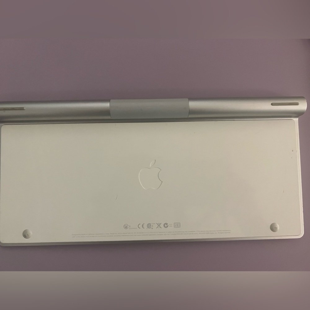 Apple Wireless Keyboard - Picture 2 of 2